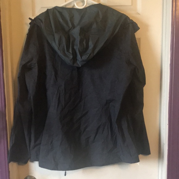 A black light weight rain jacket - Picture 3 of 4